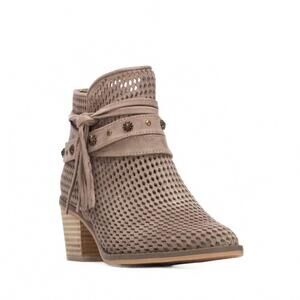 NEW XTI women's 17518004 refresh ankle boot in taupe